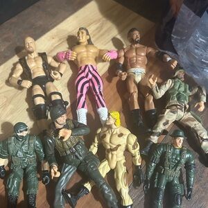 Action Figure Set with Pink and Green Outfits